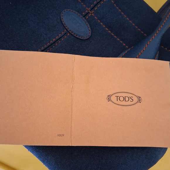 Tod's Navy Suede Shoulder Bag with Contrast Stitching - Picture 5 of 9